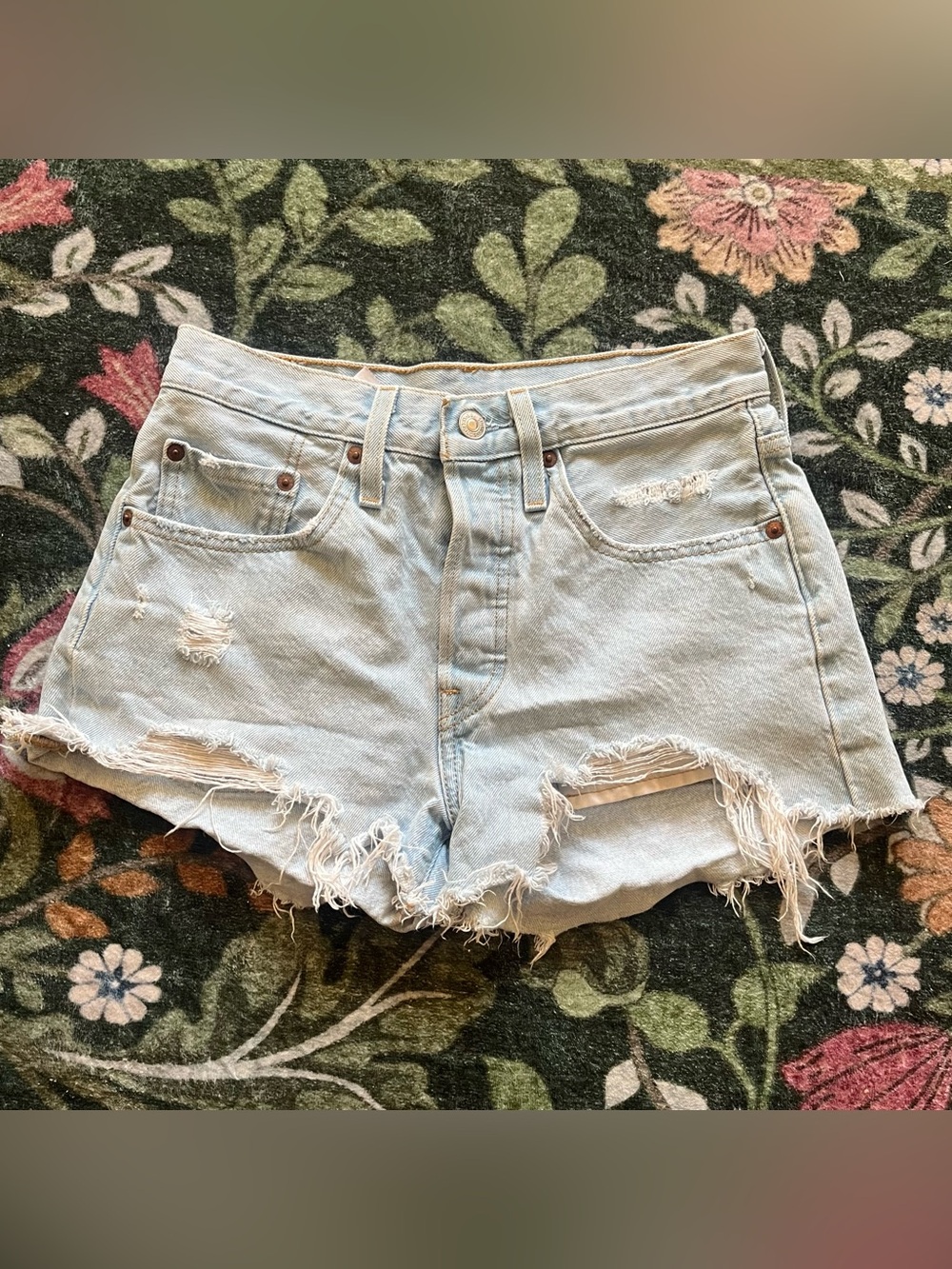 🍓 Levi's 501 Distressed Short 🍓